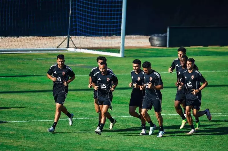 اجتماع تكتيكي لمدرب الأهلي مع لاعبيه: التحضيرات الأخيرة لمواجهة إنتر ميامي